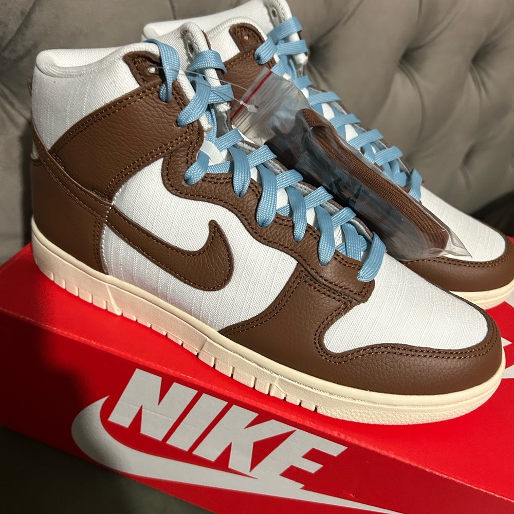 Nike High-Top Sneakers in Brown and White with Blue Laces